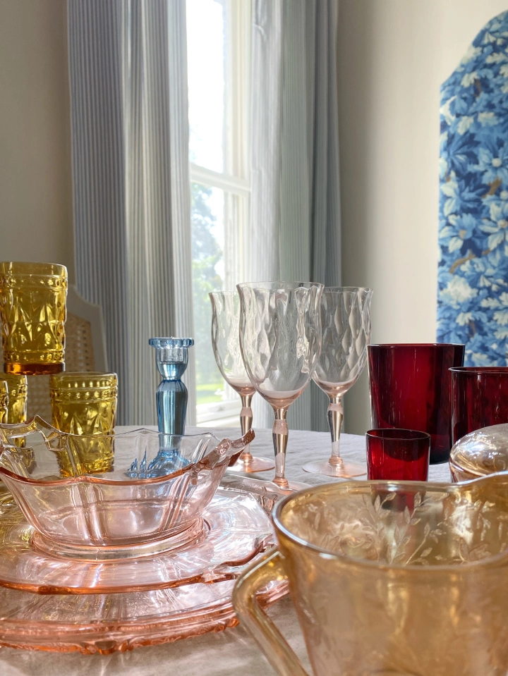 Summer Tabletop Inspiration: Colorful Glass